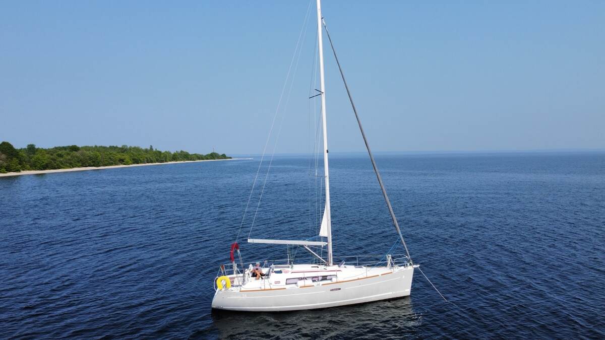 Alouette, a Beneteau 34, seen from above